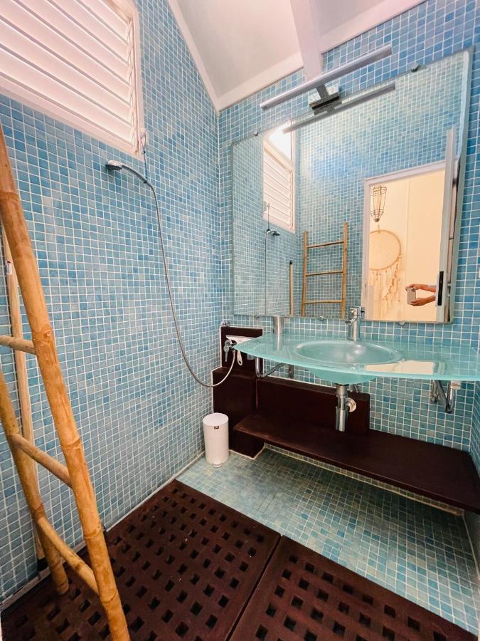 Blue Lagoon, Cottage Les Pieds Dans L Eau Terre-De-Haut Bagian luar foto